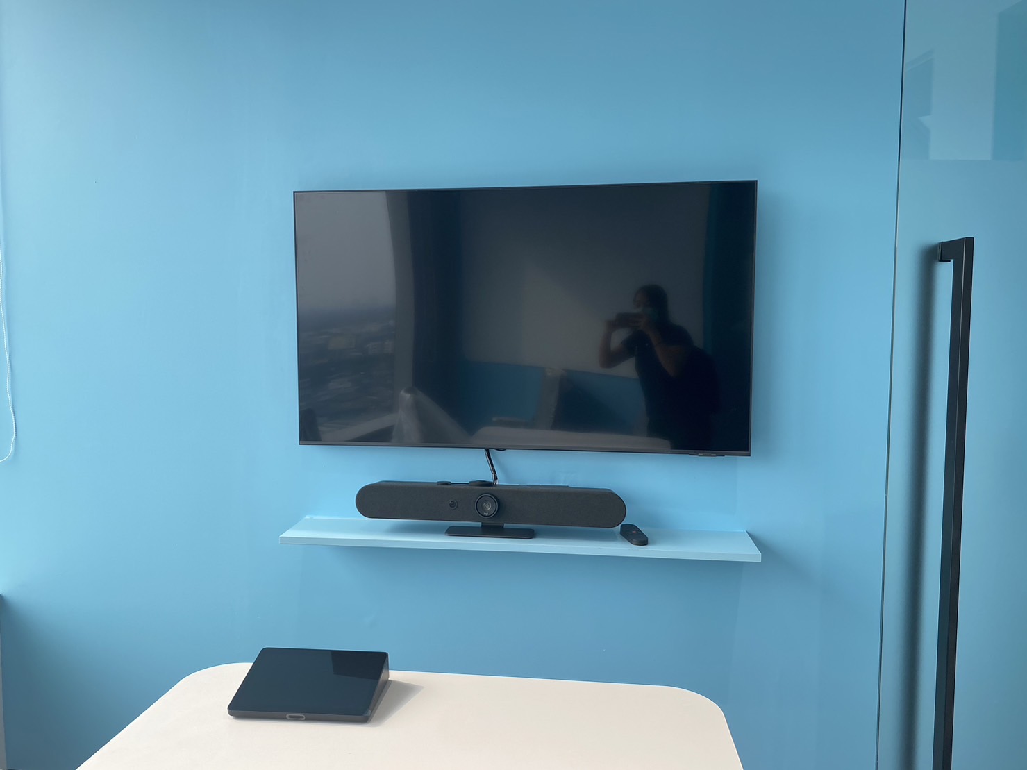 ติดตั้งระบบภาพ เสียงและอุปกรณ์การประชุม 304