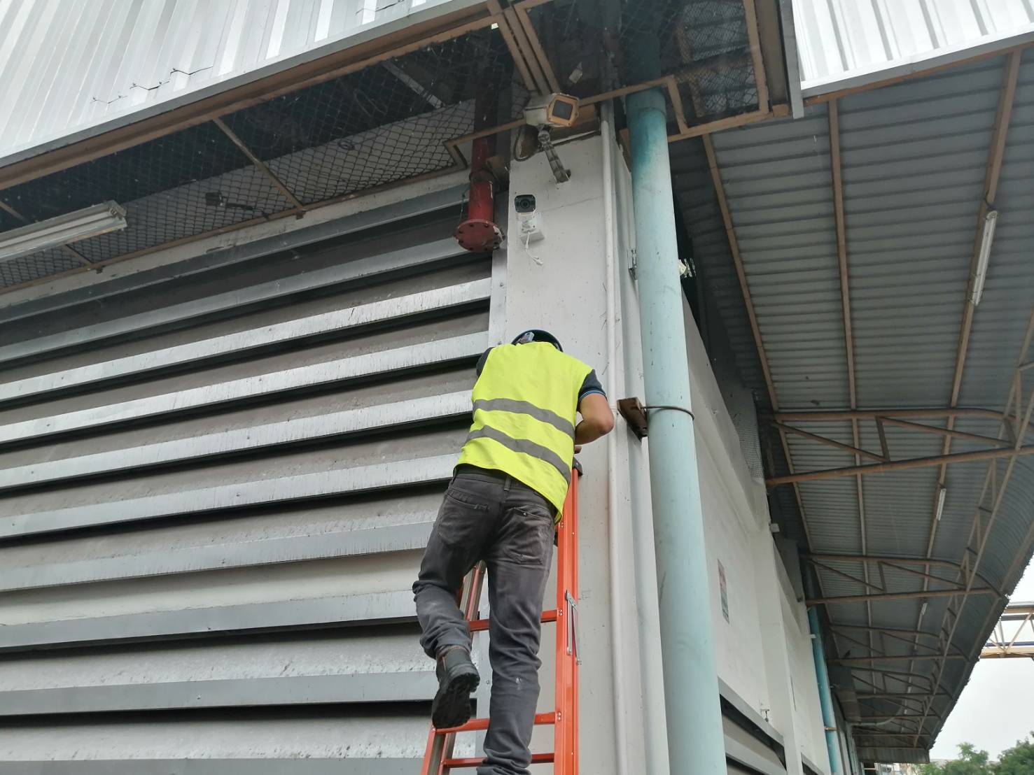 ติดตั้งกล้องวงจรปิดภายในโรงงาน 106