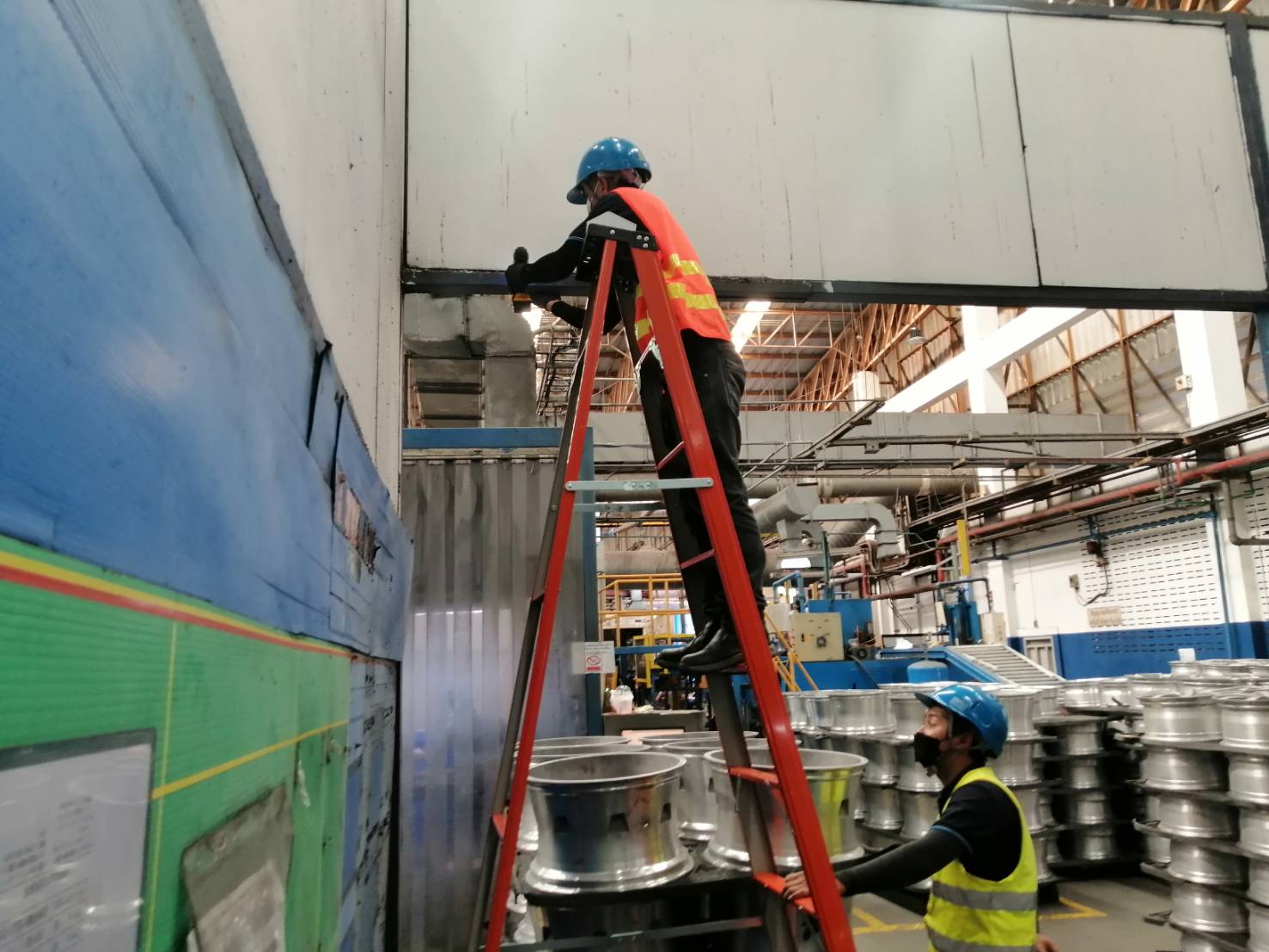 ติดตั้งกล้องวงจรปิดภายในโรงงาน 98