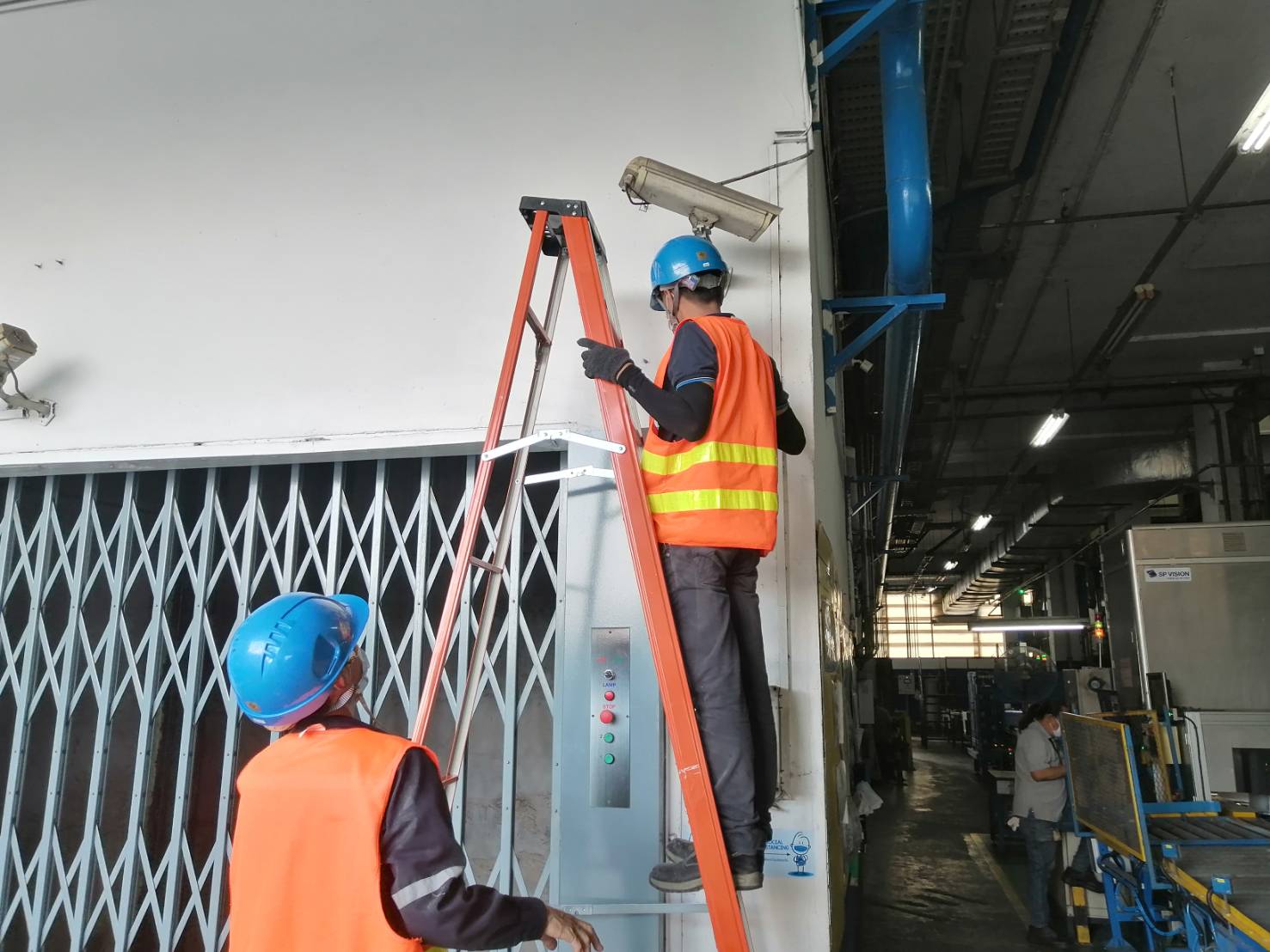 ติดตั้งกล้องวงจรปิดภายในโรงงาน 108