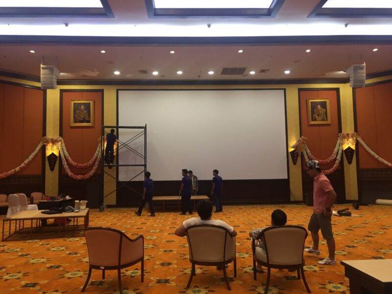 ติดตั้งจอรับภาพขนาดใหญ่ 8