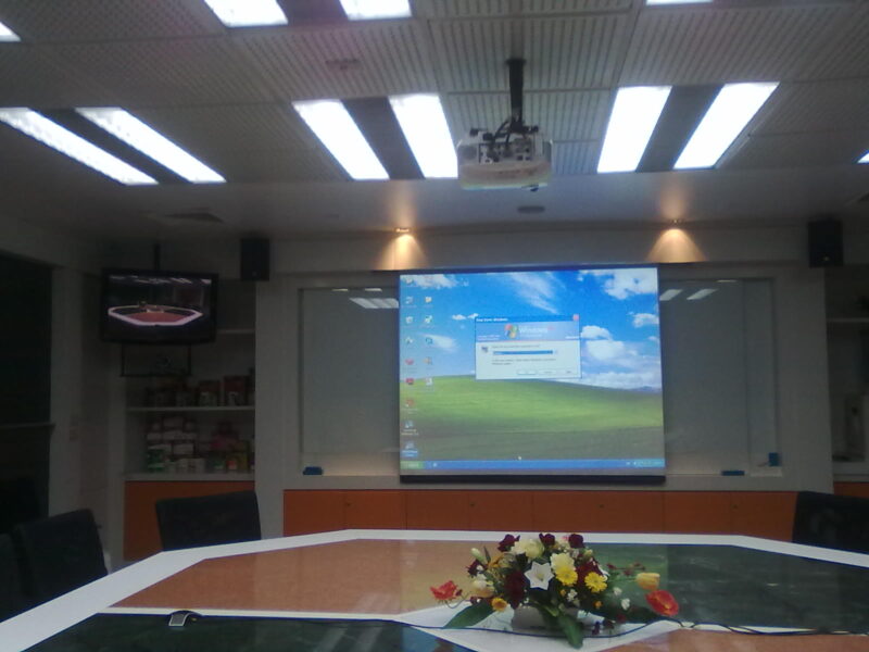 ติดตั้งโปรเจคเตอร์และจอรับภาพ 102