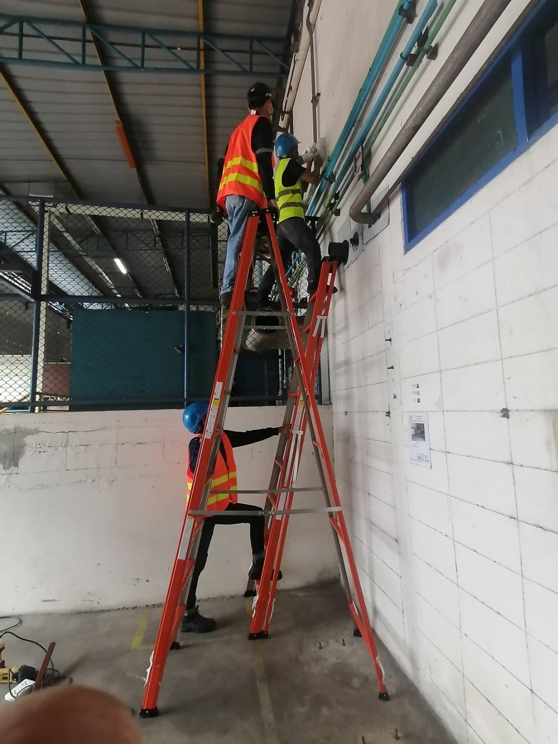 ติดตั้งกล้องวงจรปิดภายในโรงงาน 100