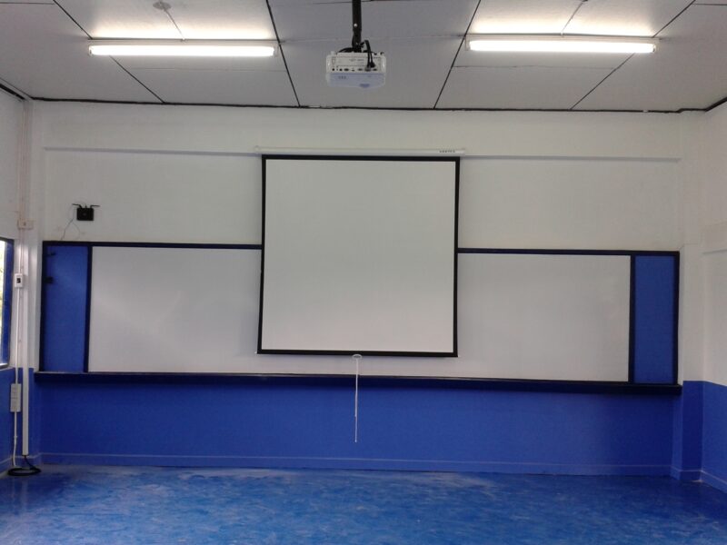 ติดตั้งโปรเจคเตอร์ จอรับภาพและโน๊ตบุ๊คให้กับโรงเรียน 224