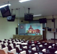 ติดตั้งโปรเจคเตอร์และจอมอนิเตอร์