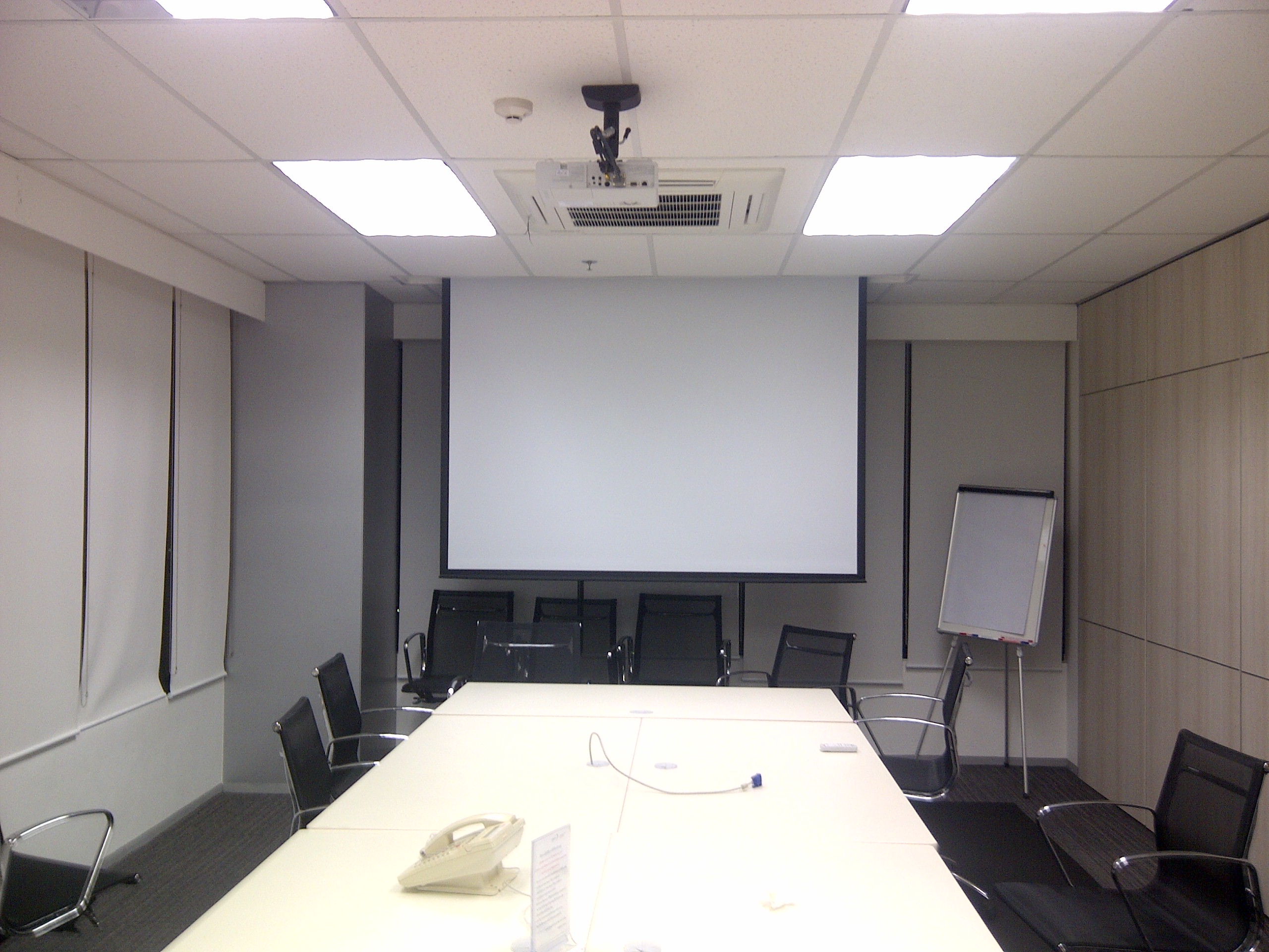 ติดตั้งโปรเจคเตอร์และจอรับภาพ 112