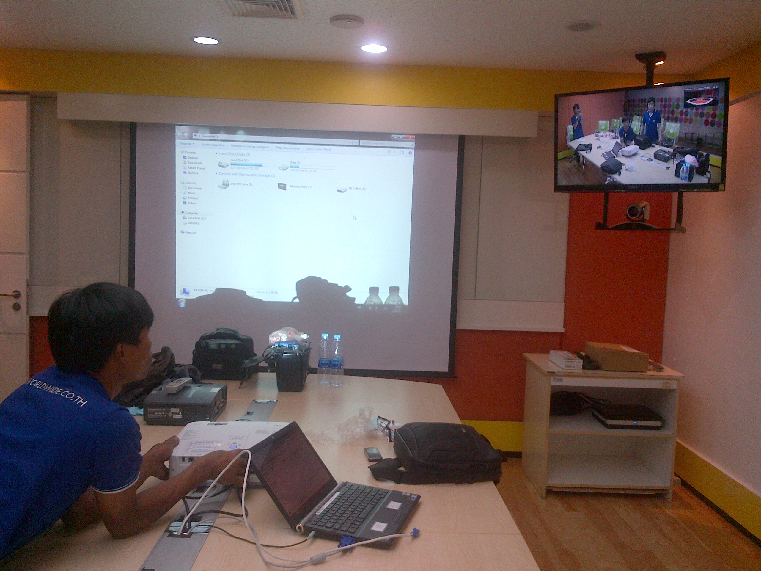 ติดตั้งโปรเจคเตอร์และจอรับภาพ 90