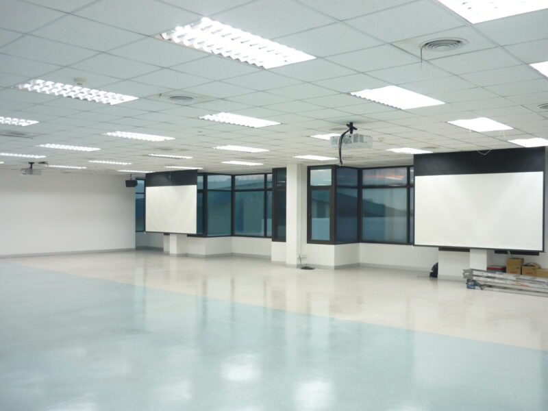 ติดตั้งโปรเจคเตอร์และจอรับภาพ 110