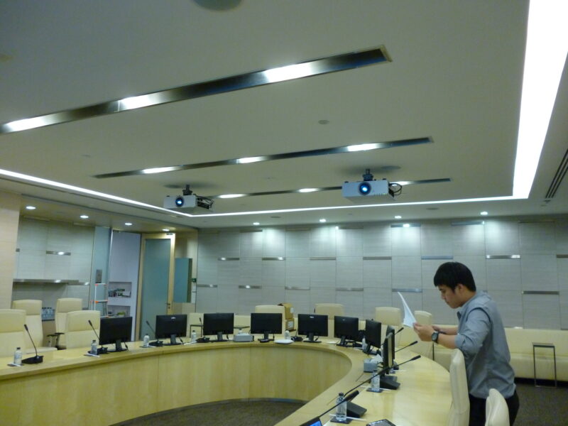 ติดตั้งโปรเจคเตอร์และจอรับภาพ 100