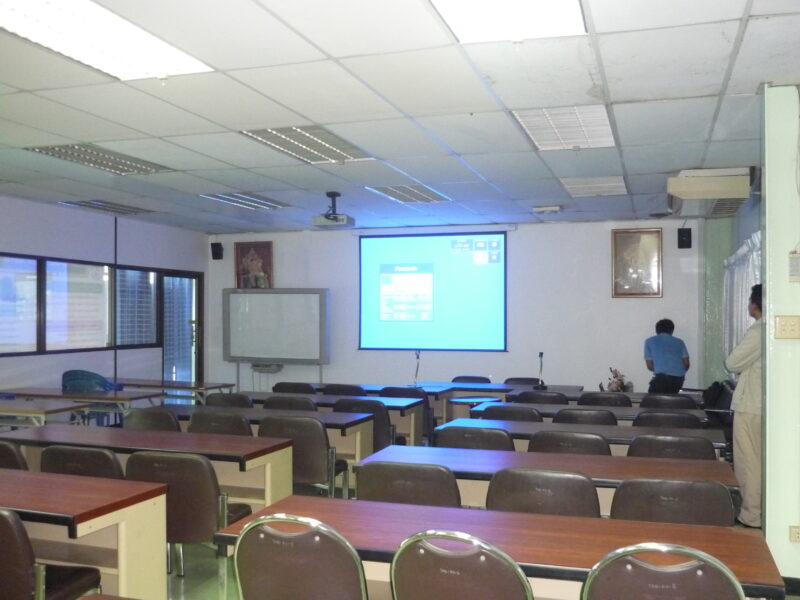 ติดตั้งโปรเจคเตอร์และจอรับภาพ 114