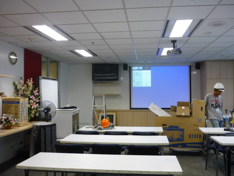 ติดตั้งโปรเจคเตอร์และจอรับภาพ 108