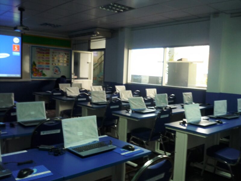 ติดตั้งโปรเจคเตอร์ จอรับภาพและโน๊ตบุ๊คให้กับโรงเรียน 202