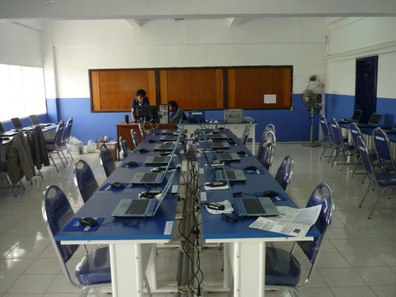 ติดตั้งโปรเจคเตอร์ จอรับภาพและโน๊ตบุ๊คให้กับโรงเรียน 238