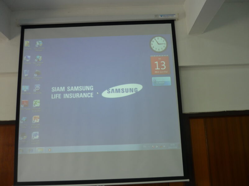 ติดตั้งโปรเจคเตอร์ จอรับภาพและโน๊ตบุ๊คให้กับโรงเรียน 236