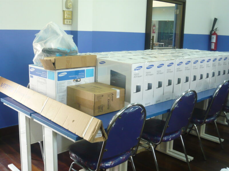 ติดตั้งโปรเจคเตอร์ จอรับภาพและโน๊ตบุ๊คให้กับโรงเรียน 232