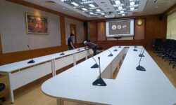 ติดตั้งไมโครโฟนประชุม