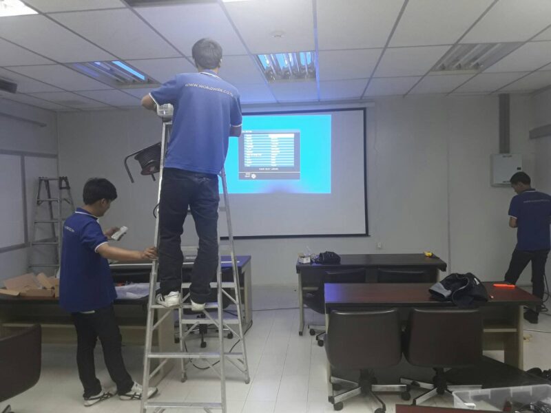 ติดตั้งโปรเจคเตอร์ และทีวี 4