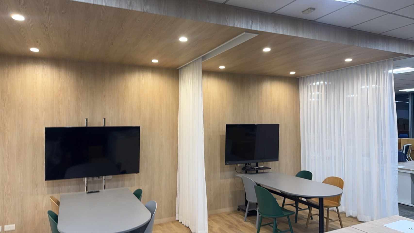 ติดตั้งอุปกรณ์ AV 176